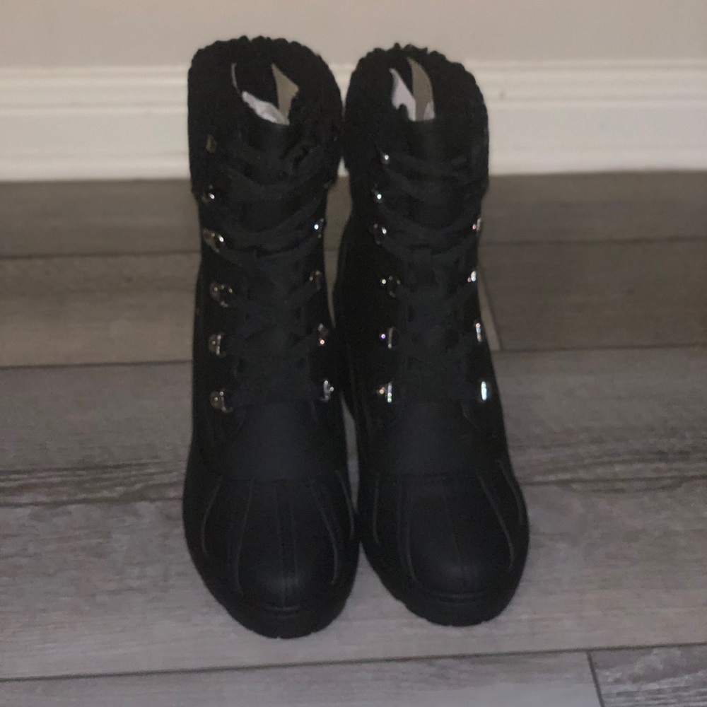 Brand NWT Elie Sherpa Combat Boot